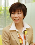 里舘 友子 氏